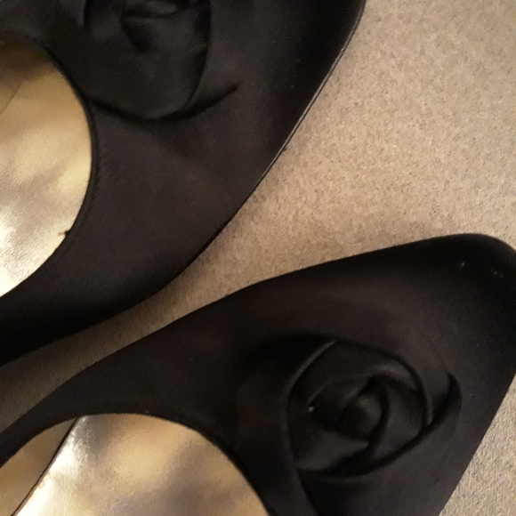 Gorgeous Salvatore Ferragamo women's black heels size 10 - Picture 2 of 7